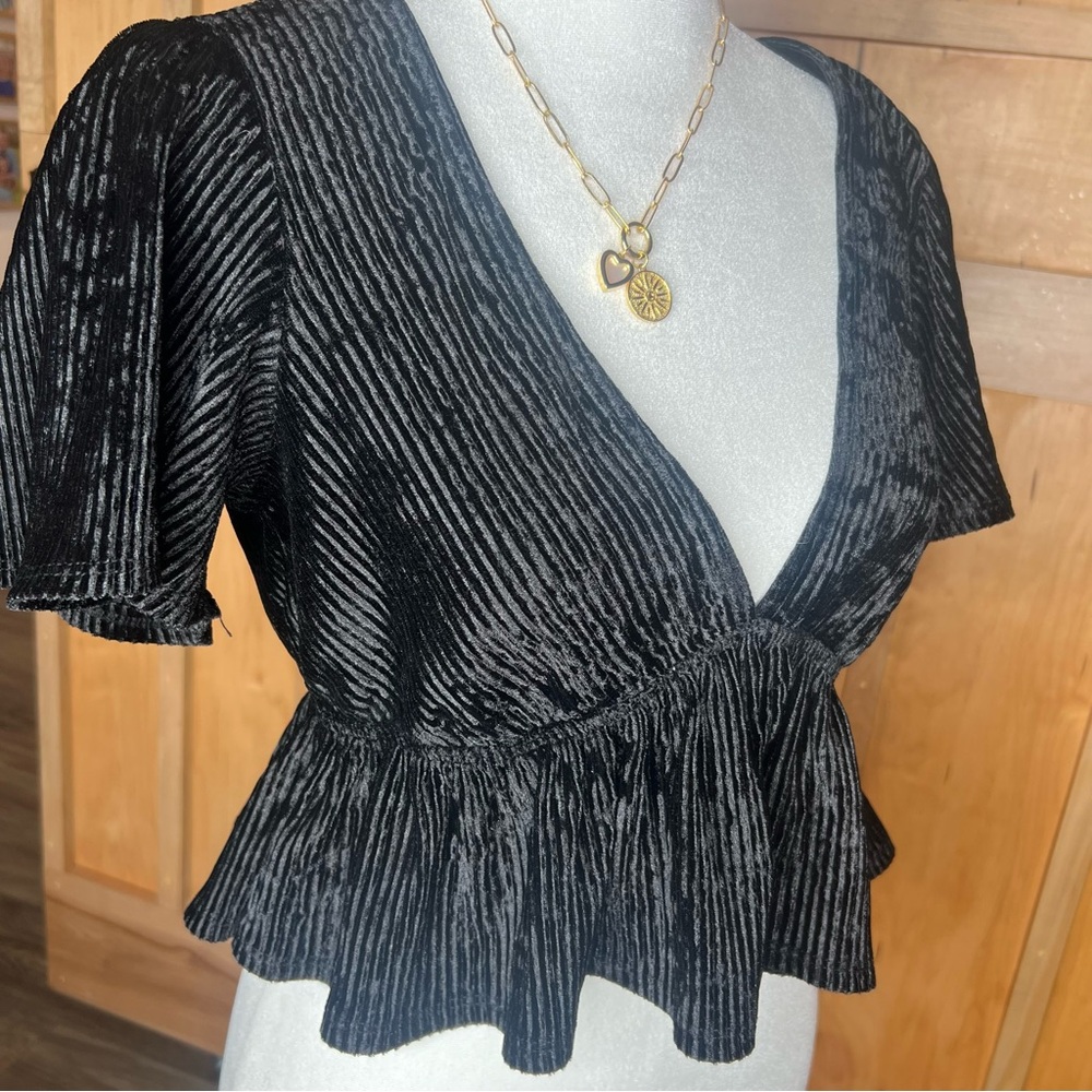 Urban Outfitters Black V-Neck Peplum Top | Women’s Size Medium / NWOT - Picture 3 of 7